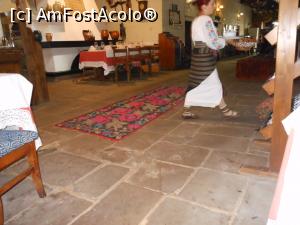 [P11] Hanu Ancuței - Nu e Ancuța de altădată, dar e încălțată cu opinci.  » foto by iulianic
 - 
<span class="allrVoted glyphicon glyphicon-heart hidden" id="av1011595"></span>
<a class="m-l-10 hidden" id="sv1011595" onclick="voting_Foto_DelVot(,1011595,4745)" role="button">șterge vot <span class="glyphicon glyphicon-remove"></span></a>
<a id="v91011595" class=" c-red"  onclick="voting_Foto_SetVot(1011595)" role="button"><span class="glyphicon glyphicon-heart-empty"></span> <b>LIKE</b> = Votează poza</a> <img class="hidden"  id="f1011595W9" src="/imagini/loader.gif" border="0" /><span class="AjErrMes hidden" id="e1011595ErM"></span>