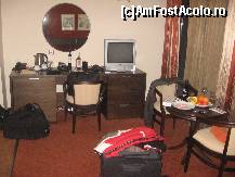 [P02] camera.. partea de desk, minibar, televizor, sticla de vin cadou (375ml) + cosul de fructe » foto by molko*
 - 
<span class="allrVoted glyphicon glyphicon-heart hidden" id="av44906"></span>
<a class="m-l-10 hidden" id="sv44906" onclick="voting_Foto_DelVot(,44906,4760)" role="button">șterge vot <span class="glyphicon glyphicon-remove"></span></a>
<a id="v944906" class=" c-red"  onclick="voting_Foto_SetVot(44906)" role="button"><span class="glyphicon glyphicon-heart-empty"></span> <b>LIKE</b> = Votează poza</a> <img class="hidden"  id="f44906W9" src="/imagini/loader.gif" border="0" /><span class="AjErrMes hidden" id="e44906ErM"></span>