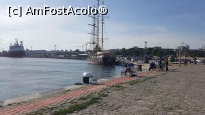 [P08] pescari in port » foto by black_mamba
 - 
<span class="allrVoted glyphicon glyphicon-heart hidden" id="av970419"></span>
<a class="m-l-10 hidden" id="sv970419" onclick="voting_Foto_DelVot(,970419,4765)" role="button">șterge vot <span class="glyphicon glyphicon-remove"></span></a>
<a id="v9970419" class=" c-red"  onclick="voting_Foto_SetVot(970419)" role="button"><span class="glyphicon glyphicon-heart-empty"></span> <b>LIKE</b> = Votează poza</a> <img class="hidden"  id="f970419W9" src="/imagini/loader.gif" border="0" /><span class="AjErrMes hidden" id="e970419ErM"></span>