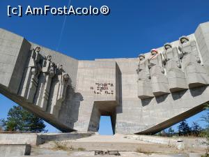 [P21] Zoom de la monumentul prieteniei bulgaro-sovietico » foto by pacala_pm
 - 
<span class="allrVoted glyphicon glyphicon-heart hidden" id="av1201685"></span>
<a class="m-l-10 hidden" id="sv1201685" onclick="voting_Foto_DelVot(,1201685,4765)" role="button">șterge vot <span class="glyphicon glyphicon-remove"></span></a>
<a id="v91201685" class=" c-red"  onclick="voting_Foto_SetVot(1201685)" role="button"><span class="glyphicon glyphicon-heart-empty"></span> <b>LIKE</b> = Votează poza</a> <img class="hidden"  id="f1201685W9" src="/imagini/loader.gif" border="0" /><span class="AjErrMes hidden" id="e1201685ErM"></span>