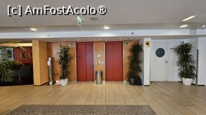 [P05] Quality Hotel Vienna - holul generos și cele două lifturi » foto by doina_c24
 - 
<span class="allrVoted glyphicon glyphicon-heart hidden" id="av1438933"></span>
<a class="m-l-10 hidden" id="sv1438933" onclick="voting_Foto_DelVot(,1438933,4784)" role="button">șterge vot <span class="glyphicon glyphicon-remove"></span></a>
<a id="v91438933" class=" c-red"  onclick="voting_Foto_SetVot(1438933)" role="button"><span class="glyphicon glyphicon-heart-empty"></span> <b>LIKE</b> = Votează poza</a> <img class="hidden"  id="f1438933W9" src="/imagini/loader.gif" border="0" /><span class="AjErrMes hidden" id="e1438933ErM"></span>