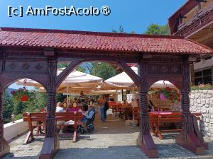 [P05] Accesul pe terasă pe sub poarta tradițională » foto by laurand
 - 
<span class="allrVoted glyphicon glyphicon-heart hidden" id="av1514764"></span>
<a class="m-l-10 hidden" id="sv1514764" onclick="voting_Foto_DelVot(,1514764,4795)" role="button">șterge vot <span class="glyphicon glyphicon-remove"></span></a>
<a id="v91514764" class=" c-red"  onclick="voting_Foto_SetVot(1514764)" role="button"><span class="glyphicon glyphicon-heart-empty"></span> <b>LIKE</b> = Votează poza</a> <img class="hidden"  id="f1514764W9" src="/imagini/loader.gif" border="0" /><span class="AjErrMes hidden" id="e1514764ErM"></span>