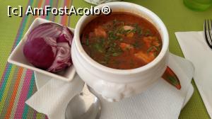 [P12] Restaurant Dragului Predeal - ciorba de fasole boabe cu costiță și tarhon.  » foto by bogumil
 - 
<span class="allrVoted glyphicon glyphicon-heart hidden" id="av769607"></span>
<a class="m-l-10 hidden" id="sv769607" onclick="voting_Foto_DelVot(,769607,4795)" role="button">șterge vot <span class="glyphicon glyphicon-remove"></span></a>
<a id="v9769607" class=" c-red"  onclick="voting_Foto_SetVot(769607)" role="button"><span class="glyphicon glyphicon-heart-empty"></span> <b>LIKE</b> = Votează poza</a> <img class="hidden"  id="f769607W9" src="/imagini/loader.gif" border="0" /><span class="AjErrMes hidden" id="e769607ErM"></span>