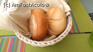 [P13] Restaurant Dragului Predeal - am primit și 2 chifle calde.  » foto by bogumil
 - 
<span class="allrVoted glyphicon glyphicon-heart hidden" id="av769608"></span>
<a class="m-l-10 hidden" id="sv769608" onclick="voting_Foto_DelVot(,769608,4795)" role="button">șterge vot <span class="glyphicon glyphicon-remove"></span></a>
<a id="v9769608" class=" c-red"  onclick="voting_Foto_SetVot(769608)" role="button"><span class="glyphicon glyphicon-heart-empty"></span> <b>LIKE</b> = Votează poza</a> <img class="hidden"  id="f769608W9" src="/imagini/loader.gif" border="0" /><span class="AjErrMes hidden" id="e769608ErM"></span>