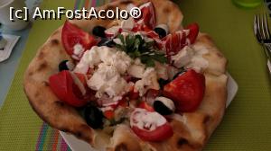[P15] Restaurant Dragului Predeal - salata casei în coșuleț de pâine,  » foto by bogumil
 - 
<span class="allrVoted glyphicon glyphicon-heart hidden" id="av769610"></span>
<a class="m-l-10 hidden" id="sv769610" onclick="voting_Foto_DelVot(,769610,4795)" role="button">șterge vot <span class="glyphicon glyphicon-remove"></span></a>
<a id="v9769610" class=" c-red"  onclick="voting_Foto_SetVot(769610)" role="button"><span class="glyphicon glyphicon-heart-empty"></span> <b>LIKE</b> = Votează poza</a> <img class="hidden"  id="f769610W9" src="/imagini/loader.gif" border="0" /><span class="AjErrMes hidden" id="e769610ErM"></span>