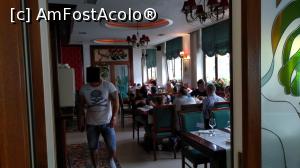 [P04] Restaurant Dragului Predeal - o parte din sala interioară a restaurantului.  » foto by bogumil
 - 
<span class="allrVoted glyphicon glyphicon-heart hidden" id="av769599"></span>
<a class="m-l-10 hidden" id="sv769599" onclick="voting_Foto_DelVot(,769599,4795)" role="button">șterge vot <span class="glyphicon glyphicon-remove"></span></a>
<a id="v9769599" class=" c-red"  onclick="voting_Foto_SetVot(769599)" role="button"><span class="glyphicon glyphicon-heart-empty"></span> <b>LIKE</b> = Votează poza</a> <img class="hidden"  id="f769599W9" src="/imagini/loader.gif" border="0" /><span class="AjErrMes hidden" id="e769599ErM"></span>