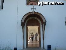 [P03] una din intrarile in curtea manastirii » foto by Marinna
 - 
<span class="allrVoted glyphicon glyphicon-heart hidden" id="av129875"></span>
<a class="m-l-10 hidden" id="sv129875" onclick="voting_Foto_DelVot(,129875,4842)" role="button">șterge vot <span class="glyphicon glyphicon-remove"></span></a>
<a id="v9129875" class=" c-red"  onclick="voting_Foto_SetVot(129875)" role="button"><span class="glyphicon glyphicon-heart-empty"></span> <b>LIKE</b> = Votează poza</a> <img class="hidden"  id="f129875W9" src="/imagini/loader.gif" border="0" /><span class="AjErrMes hidden" id="e129875ErM"></span>