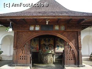 [P37] Am admirat foișorul sculptat care adăpostește fântâna ”Isvorul Tămăduirii” de la Mănăstirea Brâncoveanu.  » foto by Floryn81
 - 
<span class="allrVoted glyphicon glyphicon-heart hidden" id="av720677"></span>
<a class="m-l-10 hidden" id="sv720677" onclick="voting_Foto_DelVot(,720677,4842)" role="button">șterge vot <span class="glyphicon glyphicon-remove"></span></a>
<a id="v9720677" class=" c-red"  onclick="voting_Foto_SetVot(720677)" role="button"><span class="glyphicon glyphicon-heart-empty"></span> <b>LIKE</b> = Votează poza</a> <img class="hidden"  id="f720677W9" src="/imagini/loader.gif" border="0" /><span class="AjErrMes hidden" id="e720677ErM"></span>
