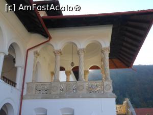 [P10] S&acirc;mbăta de Sus - Mănăstirea Br&acirc;ncoveanu. Dantelărie de piatră la paraclis. » foto by iulianic
 - 
<span class="allrVoted glyphicon glyphicon-heart hidden" id="av1352336"></span>
<a class="m-l-10 hidden" id="sv1352336" onclick="voting_Foto_DelVot(,1352336,4842)" role="button">șterge vot <span class="glyphicon glyphicon-remove"></span></a>
<a id="v91352336" class=" c-red"  onclick="voting_Foto_SetVot(1352336)" role="button"><span class="glyphicon glyphicon-heart-empty"></span> <b>LIKE</b> = Votează poza</a> <img class="hidden"  id="f1352336W9" src="/imagini/loader.gif" border="0" /><span class="AjErrMes hidden" id="e1352336ErM"></span>