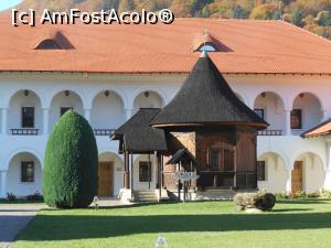 [P14] S&acirc;mbăta de Sus - Mănăstirea Br&acirc;ncoveanu. &Icirc;n incintă. » foto by iulianic
 - 
<span class="allrVoted glyphicon glyphicon-heart hidden" id="av1352340"></span>
<a class="m-l-10 hidden" id="sv1352340" onclick="voting_Foto_DelVot(,1352340,4842)" role="button">șterge vot <span class="glyphicon glyphicon-remove"></span></a>
<a id="v91352340" class=" c-red"  onclick="voting_Foto_SetVot(1352340)" role="button"><span class="glyphicon glyphicon-heart-empty"></span> <b>LIKE</b> = Votează poza</a> <img class="hidden"  id="f1352340W9" src="/imagini/loader.gif" border="0" /><span class="AjErrMes hidden" id="e1352340ErM"></span>