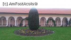 [P14] Mânăstirea Brâncoveanu - curtea interioră » foto by costy69*
 - 
<span class="allrVoted glyphicon glyphicon-heart hidden" id="av747614"></span>
<a class="m-l-10 hidden" id="sv747614" onclick="voting_Foto_DelVot(,747614,4842)" role="button">șterge vot <span class="glyphicon glyphicon-remove"></span></a>
<a id="v9747614" class=" c-red"  onclick="voting_Foto_SetVot(747614)" role="button"><span class="glyphicon glyphicon-heart-empty"></span> <b>LIKE</b> = Votează poza</a> <img class="hidden"  id="f747614W9" src="/imagini/loader.gif" border="0" /><span class="AjErrMes hidden" id="e747614ErM"></span>