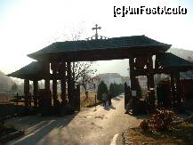 [P01] intrarea in Manastirea Brancoveanu... » foto by sandu.53
 - 
<span class="allrVoted glyphicon glyphicon-heart hidden" id="av284811"></span>
<a class="m-l-10 hidden" id="sv284811" onclick="voting_Foto_DelVot(,284811,4842)" role="button">șterge vot <span class="glyphicon glyphicon-remove"></span></a>
<a id="v9284811" class=" c-red"  onclick="voting_Foto_SetVot(284811)" role="button"><span class="glyphicon glyphicon-heart-empty"></span> <b>LIKE</b> = Votează poza</a> <img class="hidden"  id="f284811W9" src="/imagini/loader.gif" border="0" /><span class="AjErrMes hidden" id="e284811ErM"></span>