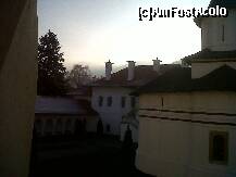 [P11] umbrele serii de deasupra manastirii... » foto by sandu.53
 - 
<span class="allrVoted glyphicon glyphicon-heart hidden" id="av284821"></span>
<a class="m-l-10 hidden" id="sv284821" onclick="voting_Foto_DelVot(,284821,4842)" role="button">șterge vot <span class="glyphicon glyphicon-remove"></span></a>
<a id="v9284821" class=" c-red"  onclick="voting_Foto_SetVot(284821)" role="button"><span class="glyphicon glyphicon-heart-empty"></span> <b>LIKE</b> = Votează poza</a> <img class="hidden"  id="f284821W9" src="/imagini/loader.gif" border="0" /><span class="AjErrMes hidden" id="e284821ErM"></span>