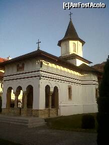 [P14] biserica veche amplasata in centrul curtii manastirii » foto by sandu.53
 - 
<span class="allrVoted glyphicon glyphicon-heart hidden" id="av284824"></span>
<a class="m-l-10 hidden" id="sv284824" onclick="voting_Foto_DelVot(,284824,4842)" role="button">șterge vot <span class="glyphicon glyphicon-remove"></span></a>
<a id="v9284824" class=" c-red"  onclick="voting_Foto_SetVot(284824)" role="button"><span class="glyphicon glyphicon-heart-empty"></span> <b>LIKE</b> = Votează poza</a> <img class="hidden"  id="f284824W9" src="/imagini/loader.gif" border="0" /><span class="AjErrMes hidden" id="e284824ErM"></span>