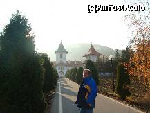 [P04] aleea principala care duce la manastirea Bancoveanu » foto by sandu.53
 - 
<span class="allrVoted glyphicon glyphicon-heart hidden" id="av284814"></span>
<a class="m-l-10 hidden" id="sv284814" onclick="voting_Foto_DelVot(,284814,4842)" role="button">șterge vot <span class="glyphicon glyphicon-remove"></span></a>
<a id="v9284814" class=" c-red"  onclick="voting_Foto_SetVot(284814)" role="button"><span class="glyphicon glyphicon-heart-empty"></span> <b>LIKE</b> = Votează poza</a> <img class="hidden"  id="f284814W9" src="/imagini/loader.gif" border="0" /><span class="AjErrMes hidden" id="e284814ErM"></span>