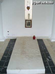 [P12] Sambata de Sus - un mormant din incinta Manastirii Brancoveanu » foto by ascent
 - 
<span class="allrVoted glyphicon glyphicon-heart hidden" id="av174094"></span>
<a class="m-l-10 hidden" id="sv174094" onclick="voting_Foto_DelVot(,174094,4842)" role="button">șterge vot <span class="glyphicon glyphicon-remove"></span></a>
<a id="v9174094" class=" c-red"  onclick="voting_Foto_SetVot(174094)" role="button"><span class="glyphicon glyphicon-heart-empty"></span> <b>LIKE</b> = Votează poza</a> <img class="hidden"  id="f174094W9" src="/imagini/loader.gif" border="0" /><span class="AjErrMes hidden" id="e174094ErM"></span>