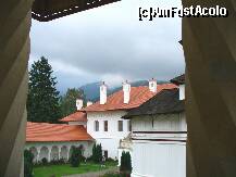 [P19] Sambata de Sus - o parte din curtea Manastirii Brancoveanu » foto by ascent
 - 
<span class="allrVoted glyphicon glyphicon-heart hidden" id="av174101"></span>
<a class="m-l-10 hidden" id="sv174101" onclick="voting_Foto_DelVot(,174101,4842)" role="button">șterge vot <span class="glyphicon glyphicon-remove"></span></a>
<a id="v9174101" class=" c-red"  onclick="voting_Foto_SetVot(174101)" role="button"><span class="glyphicon glyphicon-heart-empty"></span> <b>LIKE</b> = Votează poza</a> <img class="hidden"  id="f174101W9" src="/imagini/loader.gif" border="0" /><span class="AjErrMes hidden" id="e174101ErM"></span>