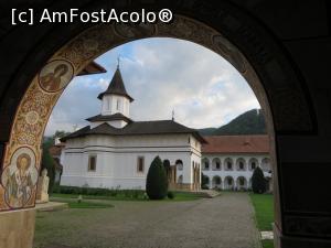 [P04] Biserica brâncovenească - Mănăstirea Brâncoveanu, Sâmbăta de Sus.  » foto by tata123 🔱
 - 
<span class="allrVoted glyphicon glyphicon-heart hidden" id="av757439"></span>
<a class="m-l-10 hidden" id="sv757439" onclick="voting_Foto_DelVot(,757439,4842)" role="button">șterge vot <span class="glyphicon glyphicon-remove"></span></a>
<a id="v9757439" class=" c-red"  onclick="voting_Foto_SetVot(757439)" role="button"><span class="glyphicon glyphicon-heart-empty"></span> <b>LIKE</b> = Votează poza</a> <img class="hidden"  id="f757439W9" src="/imagini/loader.gif" border="0" /><span class="AjErrMes hidden" id="e757439ErM"></span>