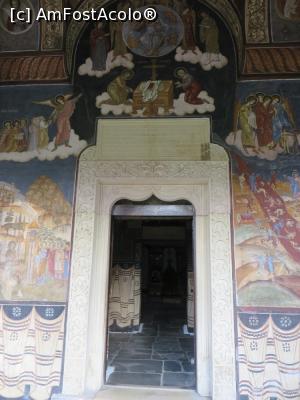 [P06] Portal intrare şi pisanie la biserica brâncovenească - Mănăstirea Brâncoveanu, Sâmbăta de Sus.  » foto by tata123 🔱
 - 
<span class="allrVoted glyphicon glyphicon-heart hidden" id="av757441"></span>
<a class="m-l-10 hidden" id="sv757441" onclick="voting_Foto_DelVot(,757441,4842)" role="button">șterge vot <span class="glyphicon glyphicon-remove"></span></a>
<a id="v9757441" class=" c-red"  onclick="voting_Foto_SetVot(757441)" role="button"><span class="glyphicon glyphicon-heart-empty"></span> <b>LIKE</b> = Votează poza</a> <img class="hidden"  id="f757441W9" src="/imagini/loader.gif" border="0" /><span class="AjErrMes hidden" id="e757441ErM"></span>