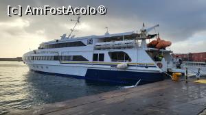 [P02] Exista mai multe companii care transporta pasageri catre si dinspre insula Capri, iar pretul unui bilet depinde de ora si companie, variind intre 20 și 30 de euro. » foto by geani anto
 - 
<span class="allrVoted glyphicon glyphicon-heart hidden" id="av1409544"></span>
<a class="m-l-10 hidden" id="sv1409544" onclick="voting_Foto_DelVot(,1409544,4857)" role="button">șterge vot <span class="glyphicon glyphicon-remove"></span></a>
<a id="v91409544" class=" c-red"  onclick="voting_Foto_SetVot(1409544)" role="button"><span class="glyphicon glyphicon-heart-empty"></span> <b>LIKE</b> = Votează poza</a> <img class="hidden"  id="f1409544W9" src="/imagini/loader.gif" border="0" /><span class="AjErrMes hidden" id="e1409544ErM"></span>