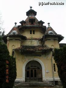 [P15] Pavilionul central de bai Govora » foto by verobutterfly
 - 
<span class="allrVoted glyphicon glyphicon-heart hidden" id="av147018"></span>
<a class="m-l-10 hidden" id="sv147018" onclick="voting_Foto_DelVot(,147018,4898)" role="button">șterge vot <span class="glyphicon glyphicon-remove"></span></a>
<a id="v9147018" class=" c-red"  onclick="voting_Foto_SetVot(147018)" role="button"><span class="glyphicon glyphicon-heart-empty"></span> <b>LIKE</b> = Votează poza</a> <img class="hidden"  id="f147018W9" src="/imagini/loader.gif" border="0" /><span class="AjErrMes hidden" id="e147018ErM"></span>