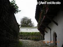 [P04] In curtea Manastirii Govora » foto by verobutterfly
 - 
<span class="allrVoted glyphicon glyphicon-heart hidden" id="av147007"></span>
<a class="m-l-10 hidden" id="sv147007" onclick="voting_Foto_DelVot(,147007,4898)" role="button">șterge vot <span class="glyphicon glyphicon-remove"></span></a>
<a id="v9147007" class=" c-red"  onclick="voting_Foto_SetVot(147007)" role="button"><span class="glyphicon glyphicon-heart-empty"></span> <b>LIKE</b> = Votează poza</a> <img class="hidden"  id="f147007W9" src="/imagini/loader.gif" border="0" /><span class="AjErrMes hidden" id="e147007ErM"></span>