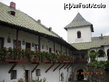 [P05] Balcoanele pline de flori de la Manastirea Govora » foto by verobutterfly
 - 
<span class="allrVoted glyphicon glyphicon-heart hidden" id="av147008"></span>
<a class="m-l-10 hidden" id="sv147008" onclick="voting_Foto_DelVot(,147008,4898)" role="button">șterge vot <span class="glyphicon glyphicon-remove"></span></a>
<a id="v9147008" class=" c-red"  onclick="voting_Foto_SetVot(147008)" role="button"><span class="glyphicon glyphicon-heart-empty"></span> <b>LIKE</b> = Votează poza</a> <img class="hidden"  id="f147008W9" src="/imagini/loader.gif" border="0" /><span class="AjErrMes hidden" id="e147008ErM"></span>