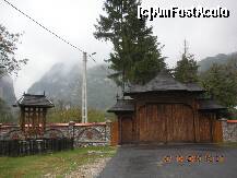 [P50] Intrare in Manastirea Polovragi » foto by verobutterfly
 - 
<span class="allrVoted glyphicon glyphicon-heart hidden" id="av147067"></span>
<a class="m-l-10 hidden" id="sv147067" onclick="voting_Foto_DelVot(,147067,4898)" role="button">șterge vot <span class="glyphicon glyphicon-remove"></span></a>
<a id="v9147067" class=" c-red"  onclick="voting_Foto_SetVot(147067)" role="button"><span class="glyphicon glyphicon-heart-empty"></span> <b>LIKE</b> = Votează poza</a> <img class="hidden"  id="f147067W9" src="/imagini/loader.gif" border="0" /><span class="AjErrMes hidden" id="e147067ErM"></span>