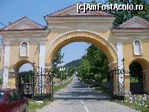 [P03] Intrarea in Manastirea Hurezi » foto by Lumis66
 - 
<span class="allrVoted glyphicon glyphicon-heart hidden" id="av262882"></span>
<a class="m-l-10 hidden" id="sv262882" onclick="voting_Foto_DelVot(,262882,4898)" role="button">șterge vot <span class="glyphicon glyphicon-remove"></span></a>
<a id="v9262882" class=" c-red"  onclick="voting_Foto_SetVot(262882)" role="button"><span class="glyphicon glyphicon-heart-empty"></span> <b>LIKE</b> = Votează poza</a> <img class="hidden"  id="f262882W9" src="/imagini/loader.gif" border="0" /><span class="AjErrMes hidden" id="e262882ErM"></span>