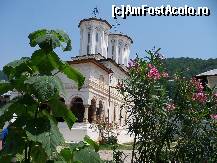 [P04] Manastirea Hurezi - ctitorie a lui C. Brancoveanu » foto by Lumis66
 - 
<span class="allrVoted glyphicon glyphicon-heart hidden" id="av262883"></span>
<a class="m-l-10 hidden" id="sv262883" onclick="voting_Foto_DelVot(,262883,4898)" role="button">șterge vot <span class="glyphicon glyphicon-remove"></span></a>
<a id="v9262883" class=" c-red"  onclick="voting_Foto_SetVot(262883)" role="button"><span class="glyphicon glyphicon-heart-empty"></span> <b>LIKE</b> = Votează poza</a> <img class="hidden"  id="f262883W9" src="/imagini/loader.gif" border="0" /><span class="AjErrMes hidden" id="e262883ErM"></span>