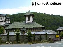 [P17] Manastirea Lainici vazuta de pe sosea, o manastire intre munti » foto by Valentina69
 - 
<span class="allrVoted glyphicon glyphicon-heart hidden" id="av78609"></span>
<a class="m-l-10 hidden" id="sv78609" onclick="voting_Foto_DelVot(,78609,4898)" role="button">șterge vot <span class="glyphicon glyphicon-remove"></span></a>
<a id="v978609" class=" c-red"  onclick="voting_Foto_SetVot(78609)" role="button"><span class="glyphicon glyphicon-heart-empty"></span> <b>LIKE</b> = Votează poza</a> <img class="hidden"  id="f78609W9" src="/imagini/loader.gif" border="0" /><span class="AjErrMes hidden" id="e78609ErM"></span>