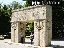 [P08] Eu si fiica mea sub Poarta Sarutului » foto by Valentina69
 - 
<span class="allrVoted glyphicon glyphicon-heart hidden" id="av78600"></span>
<a class="m-l-10 hidden" id="sv78600" onclick="voting_Foto_DelVot(,78600,4898)" role="button">șterge vot <span class="glyphicon glyphicon-remove"></span></a>
<a id="v978600" class=" c-red"  onclick="voting_Foto_SetVot(78600)" role="button"><span class="glyphicon glyphicon-heart-empty"></span> <b>LIKE</b> = Votează poza</a> <img class="hidden"  id="f78600W9" src="/imagini/loader.gif" border="0" /><span class="AjErrMes hidden" id="e78600ErM"></span>