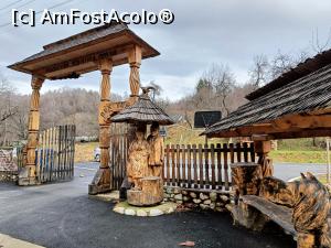 [P28] Sculptură cu drujba. » foto by tata123 🔱
 - 
<span class="allrVoted glyphicon glyphicon-heart hidden" id="av1349811"></span>
<a class="m-l-10 hidden" id="sv1349811" onclick="voting_Foto_DelVot(,1349811,4898)" role="button">șterge vot <span class="glyphicon glyphicon-remove"></span></a>
<a id="v91349811" class=" c-red"  onclick="voting_Foto_SetVot(1349811)" role="button"><span class="glyphicon glyphicon-heart-empty"></span> <b>LIKE</b> = Votează poza</a> <img class="hidden"  id="f1349811W9" src="/imagini/loader.gif" border="0" /><span class="AjErrMes hidden" id="e1349811ErM"></span>