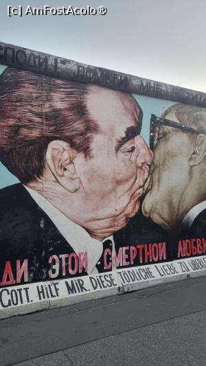 [P01] East Side Gallery » foto by Sclemby
 - 
<span class="allrVoted glyphicon glyphicon-heart hidden" id="av1497190"></span>
<a class="m-l-10 hidden" id="sv1497190" onclick="voting_Foto_DelVot(,1497190,4900)" role="button">șterge vot <span class="glyphicon glyphicon-remove"></span></a>
<a id="v91497190" class=" c-red"  onclick="voting_Foto_SetVot(1497190)" role="button"><span class="glyphicon glyphicon-heart-empty"></span> <b>LIKE</b> = Votează poza</a> <img class="hidden"  id="f1497190W9" src="/imagini/loader.gif" border="0" /><span class="AjErrMes hidden" id="e1497190ErM"></span>