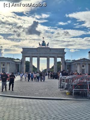 [P05] Brandenburg Gate » foto by Sclemby
 - 
<span class="allrVoted glyphicon glyphicon-heart hidden" id="av1497194"></span>
<a class="m-l-10 hidden" id="sv1497194" onclick="voting_Foto_DelVot(,1497194,4900)" role="button">șterge vot <span class="glyphicon glyphicon-remove"></span></a>
<a id="v91497194" class=" c-red"  onclick="voting_Foto_SetVot(1497194)" role="button"><span class="glyphicon glyphicon-heart-empty"></span> <b>LIKE</b> = Votează poza</a> <img class="hidden"  id="f1497194W9" src="/imagini/loader.gif" border="0" /><span class="AjErrMes hidden" id="e1497194ErM"></span>