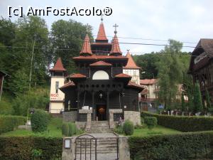 [P08] Biserica ortodoxă îmbrăcată la exterior în lemn de culoarea neagră, cu hramul ”Schimbarea la față”.  » foto by Floryn81
 - 
<span class="allrVoted glyphicon glyphicon-heart hidden" id="av721071"></span>
<a class="m-l-10 hidden" id="sv721071" onclick="voting_Foto_DelVot(,721071,4909)" role="button">șterge vot <span class="glyphicon glyphicon-remove"></span></a>
<a id="v9721071" class=" c-red"  onclick="voting_Foto_SetVot(721071)" role="button"><span class="glyphicon glyphicon-heart-empty"></span> <b>LIKE</b> = Votează poza</a> <img class="hidden"  id="f721071W9" src="/imagini/loader.gif" border="0" /><span class="AjErrMes hidden" id="e721071ErM"></span>