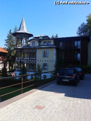 [P14] O vilă de 4 stele, undeva în spatele Bisericii de lemn din Sovata.  » foto by izabiza
 - 
<span class="allrVoted glyphicon glyphicon-heart hidden" id="av672751"></span>
<a class="m-l-10 hidden" id="sv672751" onclick="voting_Foto_DelVot(,672751,4909)" role="button">șterge vot <span class="glyphicon glyphicon-remove"></span></a>
<a id="v9672751" class=" c-red"  onclick="voting_Foto_SetVot(672751)" role="button"><span class="glyphicon glyphicon-heart-empty"></span> <b>LIKE</b> = Votează poza</a> <img class="hidden"  id="f672751W9" src="/imagini/loader.gif" border="0" /><span class="AjErrMes hidden" id="e672751ErM"></span>