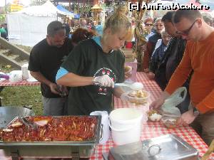 [P12] La standul cu vanzare, e coada, 3 sarmale delicioase la 12 lei » foto by dorgo
 - 
<span class="allrVoted glyphicon glyphicon-heart hidden" id="av561690"></span>
<a class="m-l-10 hidden" id="sv561690" onclick="voting_Foto_DelVot(,561690,4909)" role="button">șterge vot <span class="glyphicon glyphicon-remove"></span></a>
<a id="v9561690" class=" c-red"  onclick="voting_Foto_SetVot(561690)" role="button"><span class="glyphicon glyphicon-heart-empty"></span> <b>LIKE</b> = Votează poza</a> <img class="hidden"  id="f561690W9" src="/imagini/loader.gif" border="0" /><span class="AjErrMes hidden" id="e561690ErM"></span>