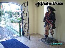 [P26] Statueta pirat la intrare in castelul din Aquapark » foto by aysha
 - 
<span class="allrVoted glyphicon glyphicon-heart hidden" id="av132379"></span>
<a class="m-l-10 hidden" id="sv132379" onclick="voting_Foto_DelVot(,132379,4920)" role="button">șterge vot <span class="glyphicon glyphicon-remove"></span></a>
<a id="v9132379" class=" c-red"  onclick="voting_Foto_SetVot(132379)" role="button"><span class="glyphicon glyphicon-heart-empty"></span> <b>LIKE</b> = Votează poza</a> <img class="hidden"  id="f132379W9" src="/imagini/loader.gif" border="0" /><span class="AjErrMes hidden" id="e132379ErM"></span>