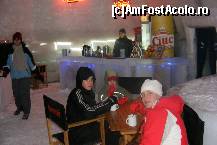 [P11] La o ciocolata calda in barul hotelului. Aici a fost nevoie de cani adevarate. » foto by IUBONI
 - 
<span class="allrVoted glyphicon glyphicon-heart hidden" id="av92679"></span>
<a class="m-l-10 hidden" id="sv92679" onclick="voting_Foto_DelVot(,92679,4967)" role="button">șterge vot <span class="glyphicon glyphicon-remove"></span></a>
<a id="v992679" class=" c-red"  onclick="voting_Foto_SetVot(92679)" role="button"><span class="glyphicon glyphicon-heart-empty"></span> <b>LIKE</b> = Votează poza</a> <img class="hidden"  id="f92679W9" src="/imagini/loader.gif" border="0" /><span class="AjErrMes hidden" id="e92679ErM"></span>