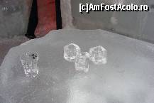 [P12] Detaliu masa din bar si pahare... de gheata. Cele trei din mijloc, celalalt este din sticla. » foto by IUBONI
 - 
<span class="allrVoted glyphicon glyphicon-heart hidden" id="av92680"></span>
<a class="m-l-10 hidden" id="sv92680" onclick="voting_Foto_DelVot(,92680,4967)" role="button">șterge vot <span class="glyphicon glyphicon-remove"></span></a>
<a id="v992680" class=" c-red"  onclick="voting_Foto_SetVot(92680)" role="button"><span class="glyphicon glyphicon-heart-empty"></span> <b>LIKE</b> = Votează poza</a> <img class="hidden"  id="f92680W9" src="/imagini/loader.gif" border="0" /><span class="AjErrMes hidden" id="e92680ErM"></span>