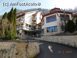 [P02] Hotel Kolping, spre intrarea principală » foto by irinad
 - 
<span class="allrVoted glyphicon glyphicon-heart hidden" id="av1225346"></span>
<a class="m-l-10 hidden" id="sv1225346" onclick="voting_Foto_DelVot(,1225346,4996)" role="button">șterge vot <span class="glyphicon glyphicon-remove"></span></a>
<a id="v91225346" class=" c-red"  onclick="voting_Foto_SetVot(1225346)" role="button"><span class="glyphicon glyphicon-heart-empty"></span> <b>LIKE</b> = Votează poza</a> <img class="hidden"  id="f1225346W9" src="/imagini/loader.gif" border="0" /><span class="AjErrMes hidden" id="e1225346ErM"></span>