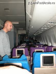 [P21] Iata si o poza din avionul agentiei spaniole un Boieing 747 imens... pe langa cele trei randuri ce se vad in fata era culoarul unde se vede domnul in picioare, apoi inca patru anduri de scaune , iar culoar si iar inca trei randuri de scaune... cu adevarat maare... » foto by Daniel35
 - 
<span class="allrVoted glyphicon glyphicon-heart hidden" id="av58629"></span>
<a class="m-l-10 hidden" id="sv58629" onclick="voting_Foto_DelVot(,58629,5086)" role="button">șterge vot <span class="glyphicon glyphicon-remove"></span></a>
<a id="v958629" class=" c-red"  onclick="voting_Foto_SetVot(58629)" role="button"><span class="glyphicon glyphicon-heart-empty"></span> <b>LIKE</b> = Votează poza</a> <img class="hidden"  id="f58629W9" src="/imagini/loader.gif" border="0" /><span class="AjErrMes hidden" id="e58629ErM"></span>
