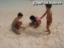 [P05] Pe plaja de la Coco Cay, copiii incearca sa construiasca un castel de nisip » foto by Arinuca
 - 
<span class="allrVoted glyphicon glyphicon-heart hidden" id="av54203"></span>
<a class="m-l-10 hidden" id="sv54203" onclick="voting_Foto_DelVot(,54203,5087)" role="button">șterge vot <span class="glyphicon glyphicon-remove"></span></a>
<a id="v954203" class=" c-red"  onclick="voting_Foto_SetVot(54203)" role="button"><span class="glyphicon glyphicon-heart-empty"></span> <b>LIKE</b> = Votează poza</a> <img class="hidden"  id="f54203W9" src="/imagini/loader.gif" border="0" /><span class="AjErrMes hidden" id="e54203ErM"></span>