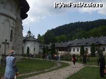 [P16] ...curtea interioara;aici drumul spre muzeu... » foto by trandafir 1970*
 - 
<span class="allrVoted glyphicon glyphicon-heart hidden" id="av31986"></span>
<a class="m-l-10 hidden" id="sv31986" onclick="voting_Foto_DelVot(,31986,5114)" role="button">șterge vot <span class="glyphicon glyphicon-remove"></span></a>
<a id="v931986" class=" c-red"  onclick="voting_Foto_SetVot(31986)" role="button"><span class="glyphicon glyphicon-heart-empty"></span> <b>LIKE</b> = Votează poza</a> <img class="hidden"  id="f31986W9" src="/imagini/loader.gif" border="0" /><span class="AjErrMes hidden" id="e31986ErM"></span>