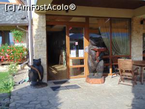 [P45] Intrarea in cladirea Pensiunii Inima Bucovinei » foto by liviu49
 - 
<span class="allrVoted glyphicon glyphicon-heart hidden" id="av1302685"></span>
<a class="m-l-10 hidden" id="sv1302685" onclick="voting_Foto_DelVot(,1302685,5114)" role="button">șterge vot <span class="glyphicon glyphicon-remove"></span></a>
<a id="v91302685" class=" c-red"  onclick="voting_Foto_SetVot(1302685)" role="button"><span class="glyphicon glyphicon-heart-empty"></span> <b>LIKE</b> = Votează poza</a> <img class="hidden"  id="f1302685W9" src="/imagini/loader.gif" border="0" /><span class="AjErrMes hidden" id="e1302685ErM"></span>