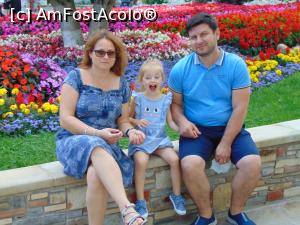 [P26] " Sefa " bucuroasa de frumusetea florilor . » foto by liviu49
 - 
<span class="allrVoted glyphicon glyphicon-heart hidden" id="av1302937"></span>
<a class="m-l-10 hidden" id="sv1302937" onclick="voting_Foto_DelVot(,1302937,5114)" role="button">șterge vot <span class="glyphicon glyphicon-remove"></span></a>
<a id="v91302937" class=" c-red"  onclick="voting_Foto_SetVot(1302937)" role="button"><span class="glyphicon glyphicon-heart-empty"></span> <b>LIKE</b> = Votează poza</a> <img class="hidden"  id="f1302937W9" src="/imagini/loader.gif" border="0" /><span class="AjErrMes hidden" id="e1302937ErM"></span>