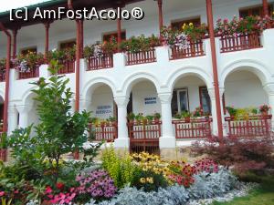 [P28] Ce e mai frumos ? Cladirea sau florile si verdeata din abundenta ? » foto by liviu49
 - 
<span class="allrVoted glyphicon glyphicon-heart hidden" id="av1302939"></span>
<a class="m-l-10 hidden" id="sv1302939" onclick="voting_Foto_DelVot(,1302939,5114)" role="button">șterge vot <span class="glyphicon glyphicon-remove"></span></a>
<a id="v91302939" class=" c-red"  onclick="voting_Foto_SetVot(1302939)" role="button"><span class="glyphicon glyphicon-heart-empty"></span> <b>LIKE</b> = Votează poza</a> <img class="hidden"  id="f1302939W9" src="/imagini/loader.gif" border="0" /><span class="AjErrMes hidden" id="e1302939ErM"></span>