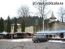 [P21] Manastirea Voronet - vanzatorii de suveniruri, jud. Suceava » foto by corinka
 - 
<span class="allrVoted glyphicon glyphicon-heart hidden" id="av54922"></span>
<a class="m-l-10 hidden" id="sv54922" onclick="voting_Foto_DelVot(,54922,5114)" role="button">șterge vot <span class="glyphicon glyphicon-remove"></span></a>
<a id="v954922" class=" c-red"  onclick="voting_Foto_SetVot(54922)" role="button"><span class="glyphicon glyphicon-heart-empty"></span> <b>LIKE</b> = Votează poza</a> <img class="hidden"  id="f54922W9" src="/imagini/loader.gif" border="0" /><span class="AjErrMes hidden" id="e54922ErM"></span>