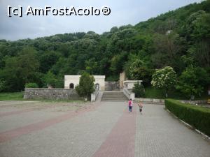 [P16] După aceea, am pornit către grota care i-ar fi servit ca adăpost şi loc de rugăciune Sfântului Apostol Andrei.  » foto by Floryn81
 - 
<span class="allrVoted glyphicon glyphicon-heart hidden" id="av867020"></span>
<a class="m-l-10 hidden" id="sv867020" onclick="voting_Foto_DelVot(,867020,5136)" role="button">șterge vot <span class="glyphicon glyphicon-remove"></span></a>
<a id="v9867020" class=" c-red"  onclick="voting_Foto_SetVot(867020)" role="button"><span class="glyphicon glyphicon-heart-empty"></span> <b>LIKE</b> = Votează poza</a> <img class="hidden"  id="f867020W9" src="/imagini/loader.gif" border="0" /><span class="AjErrMes hidden" id="e867020ErM"></span>